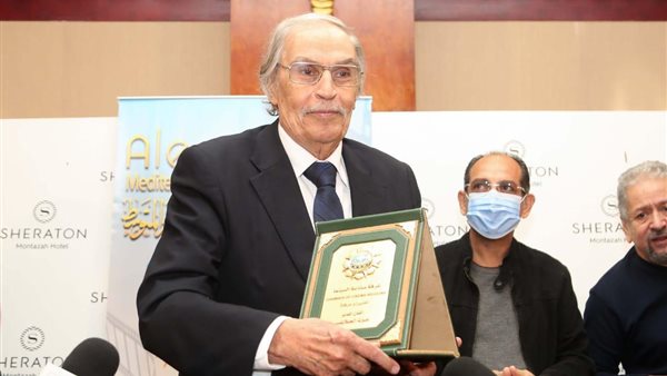 عزت العلايلي 