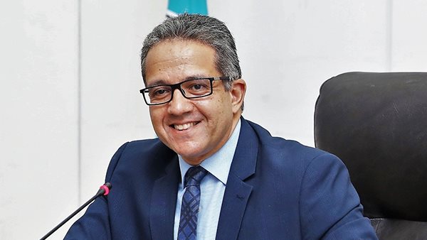 وزير السياحة والاثار