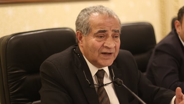 وزير التموين علي