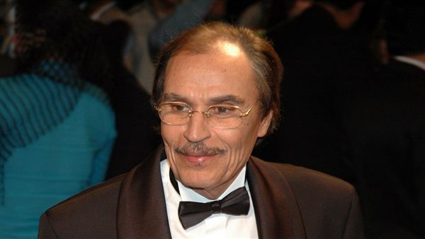 عزت العلايلى 