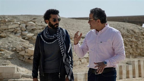 وزير الاثار والنجم