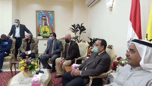 لقاء المحافظ بالفريق