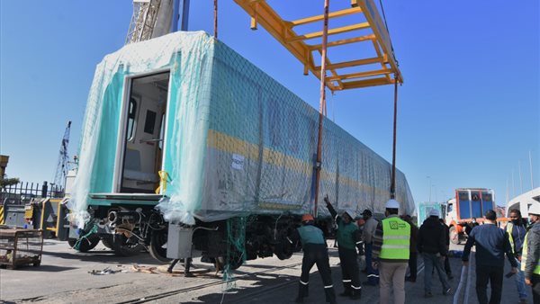 وصول سادس قطار مترو