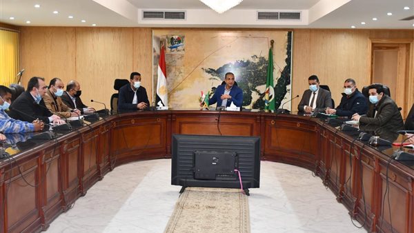 محافظ الفيوم خلال