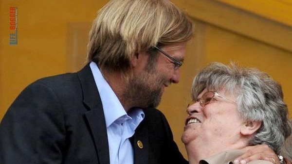 كلوب ووالدته 