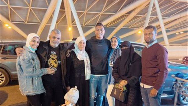 مصطفى محمد مع عائلته