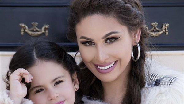 مي سليم وابنتها 