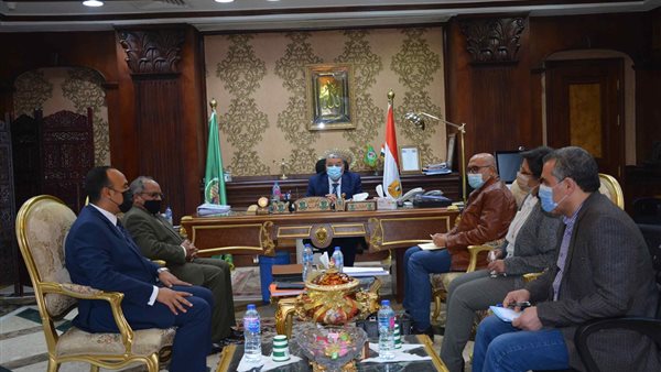 المحافظ خلال اللقاء