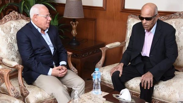 محافظ بورسعيد برفقة