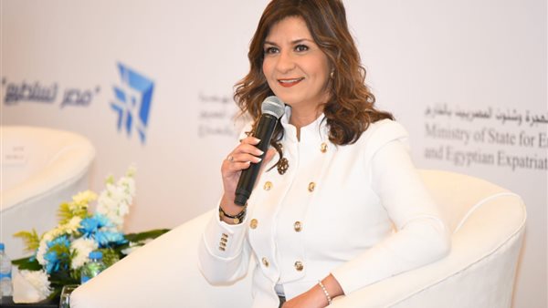 وزيرة الهجرة نبيلة