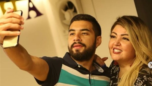 مها أحمد وابنها 