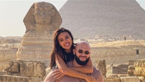 دي جي وزوجته