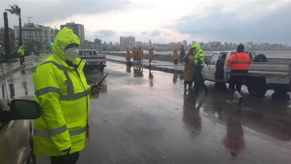 جانب من أعمال رفع