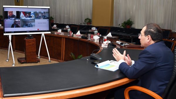 اجتماع وزير البترول