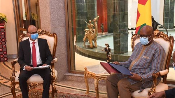 تقديم اوراق الاعتماد