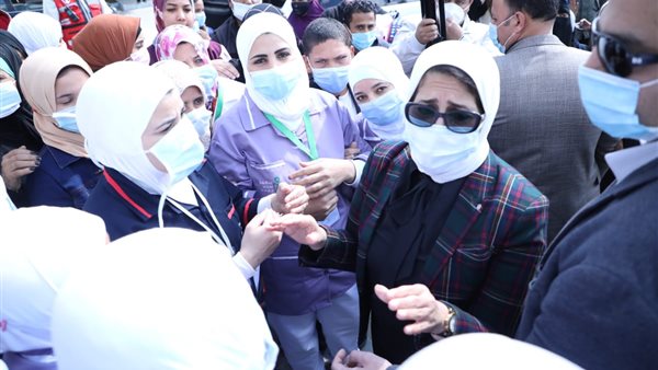 وزيرة الصحة خلال