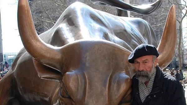 النحات الإيطالي أرتورو