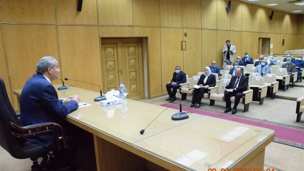 وزير التموين خلال