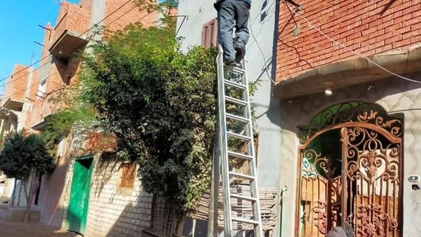 جانب من صيانة أعمدة