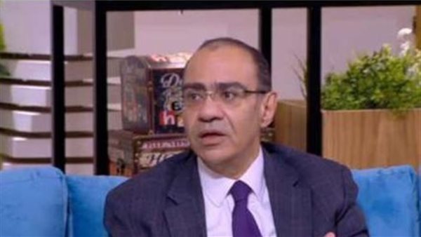 الدكتور حسام حسنى