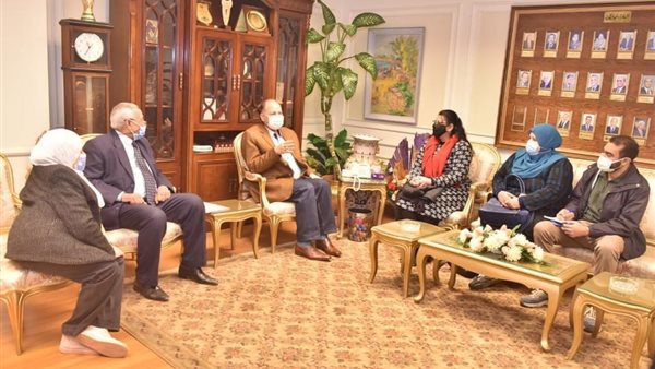 محافظ أسيوط يلتقي