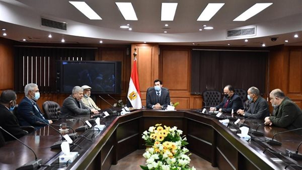 أشرف صبحى يلتقى بجمعية