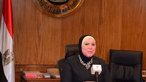 وزيرة الصناعة