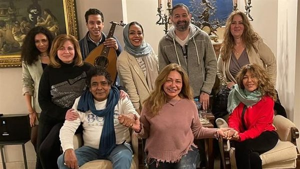 صورة تجمعهم 