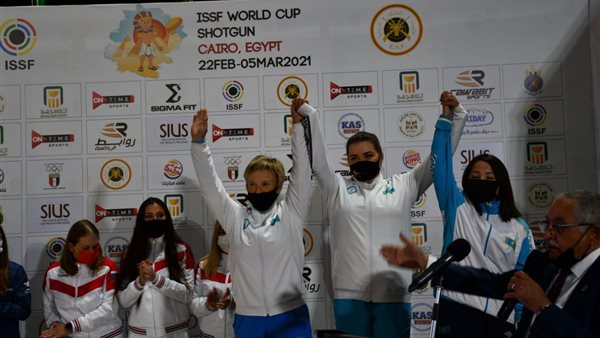 جانب من تسليم الجوائز