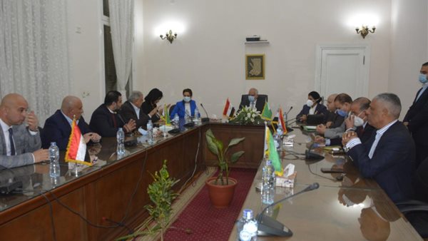 لقاء المحافظ باعضاء