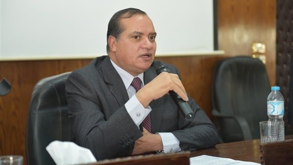 الدكتور أحمد عزيز