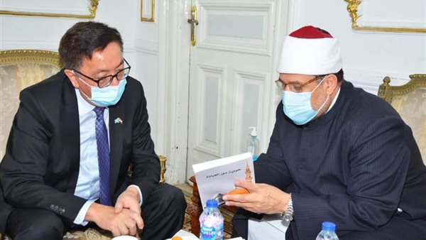 وزير الاوقاف مع سفير