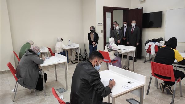 طلاب الجامعة أثناء