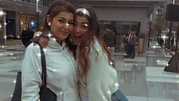 ليلى أحمد زاهر ووالدتها