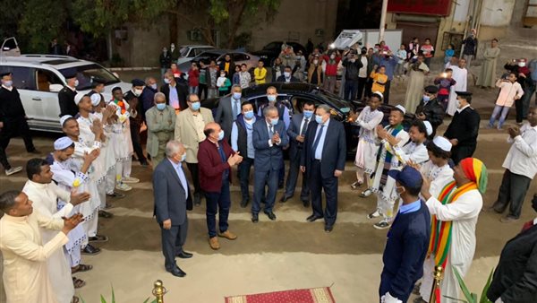 وزير التموين يفتتح