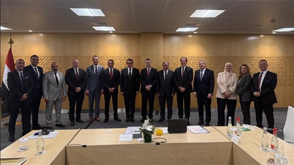 اجتماع وزير الصحة