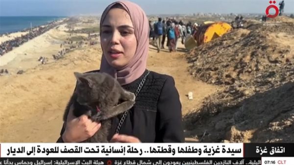 سيدة غزية وطفلها