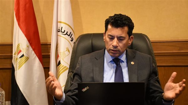  وزير الشباب والرياضة