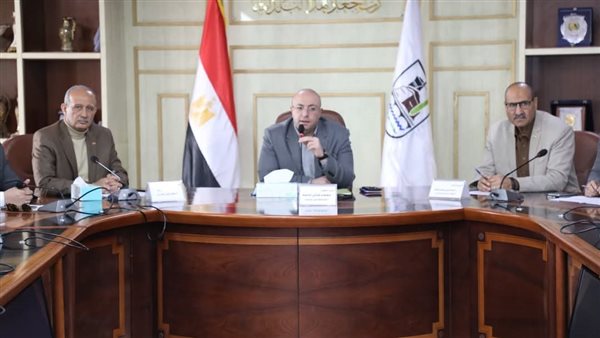 محافظ بني سويف يعقد