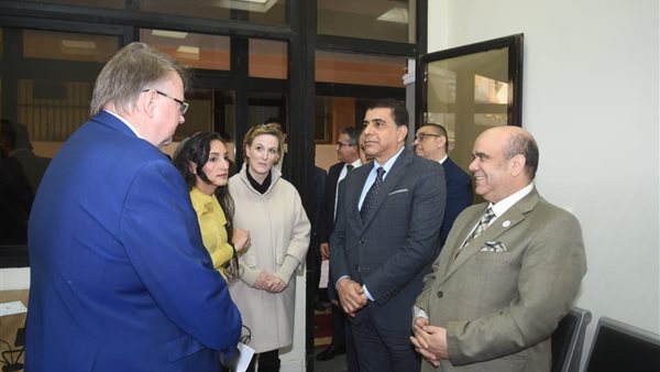 العدل تفتتح مكاتب