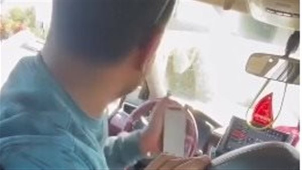 سائق يتحرش بسائحة