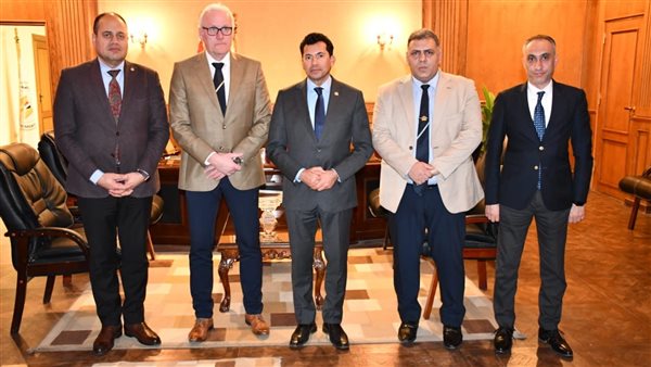 الدكتور أشرف صبحي