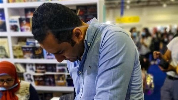  الكاتب أحمد على