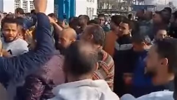 واقفه احتجاجيه لعمال