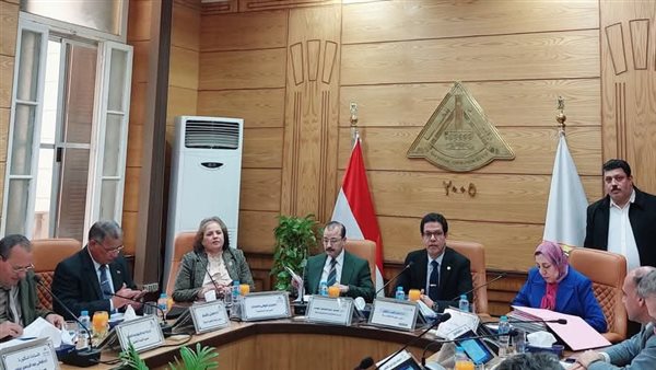 تخصيص 5 منح دراسية