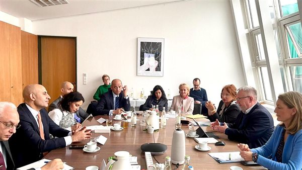 وزير التعليم خلال