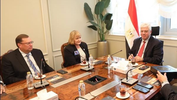 اجتماع وزير التعليم