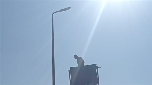 إصلاح كشافات الإنارة