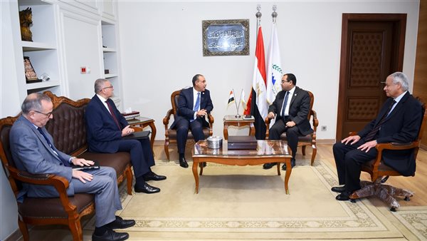 جانب من لقاء وزير