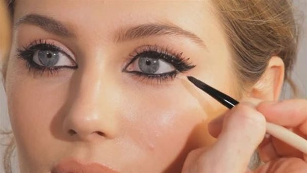 طريقة رسم الآيلاينر